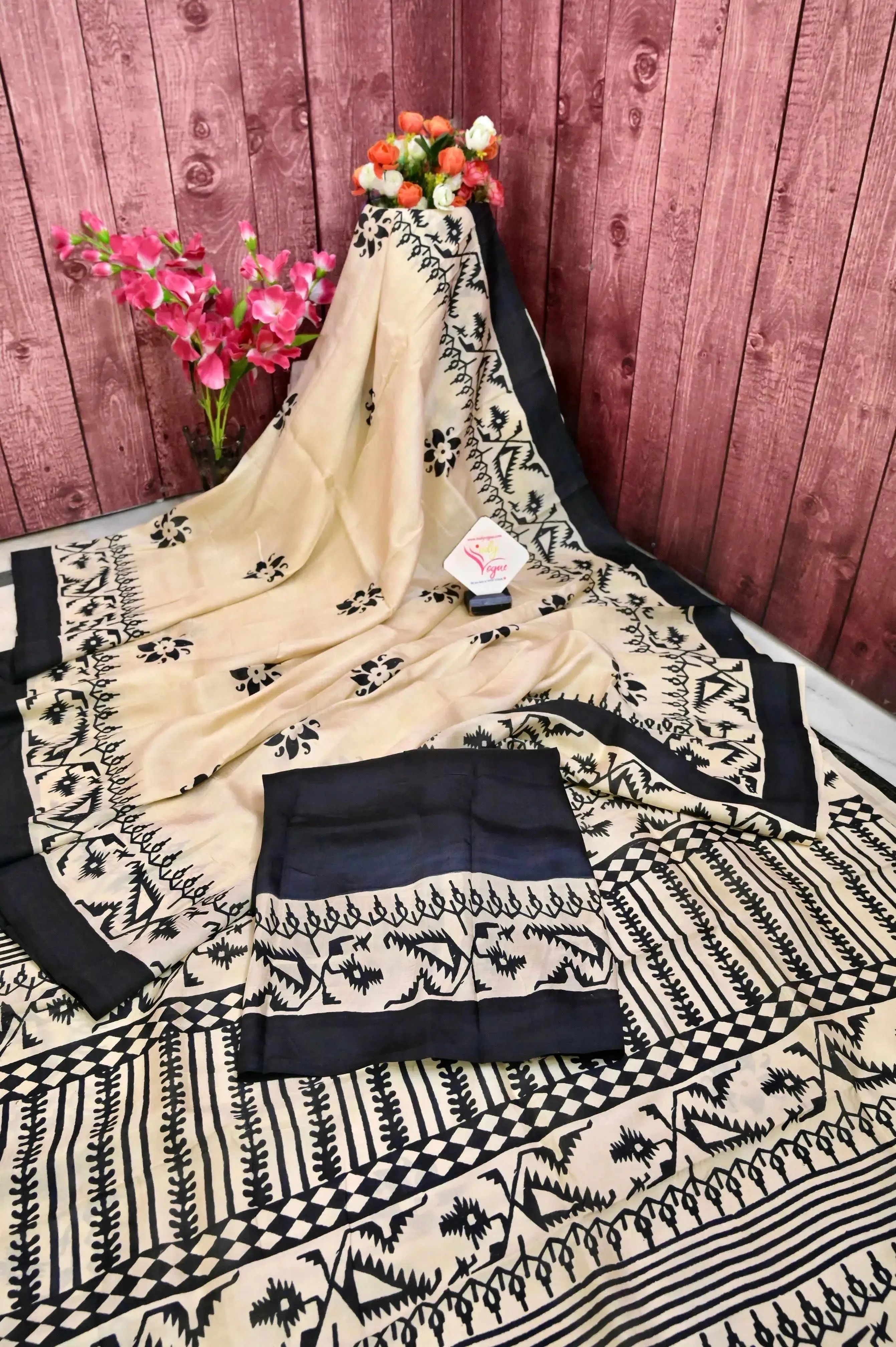 Offwhite and Black Color Pure Bishnupur Silk Saree with Jamdani Hand Block