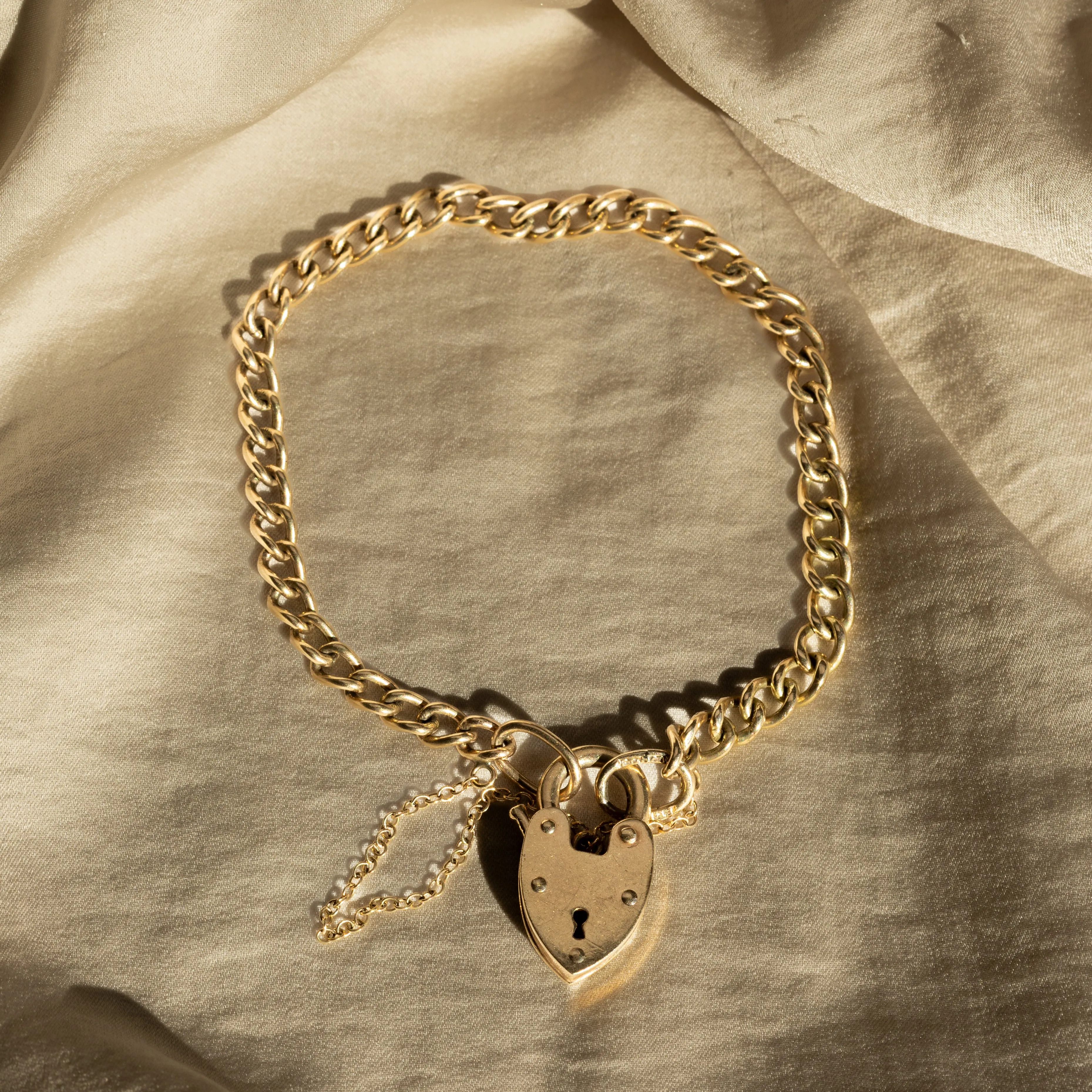 Victorian 9ct Yellow Gold Heart Lock Curb Link Bracelet